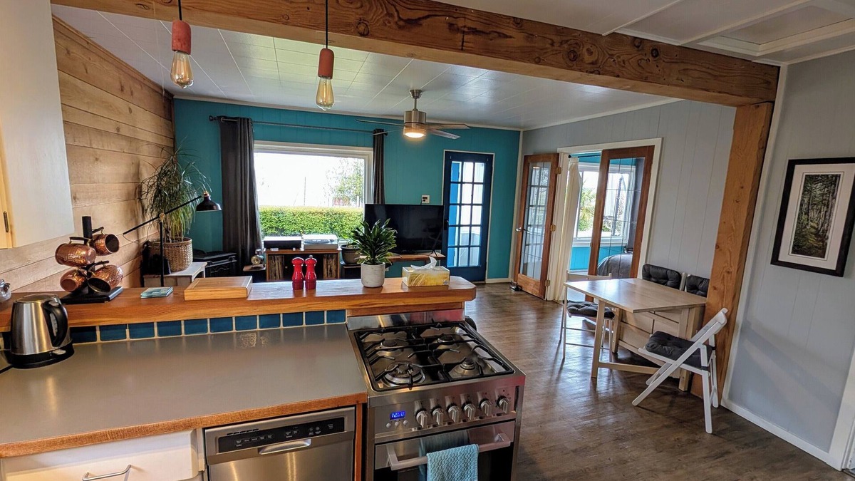 Powell River House | Coastal Ocean View Cottage w/Hot Tub