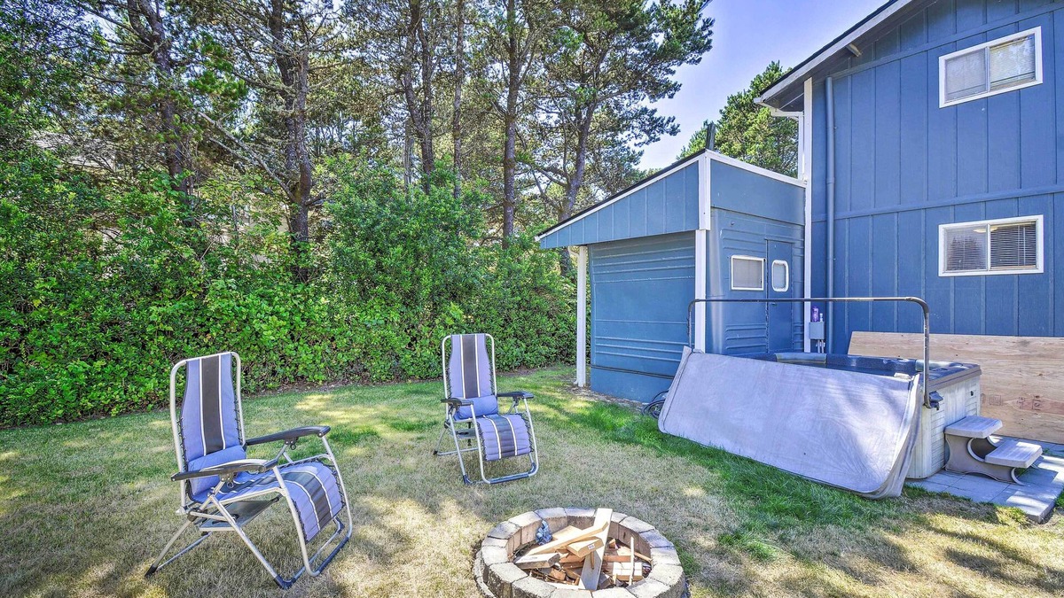 Grayland Cottage | Coastal PNW Gem w/Hot Tub - Walk to Beach!
