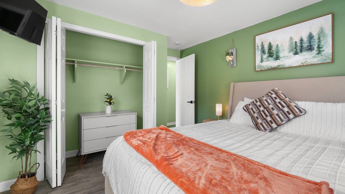 Pawcatuck Apartment | Coastal Retreat 2BR Near Beaches & Mystic