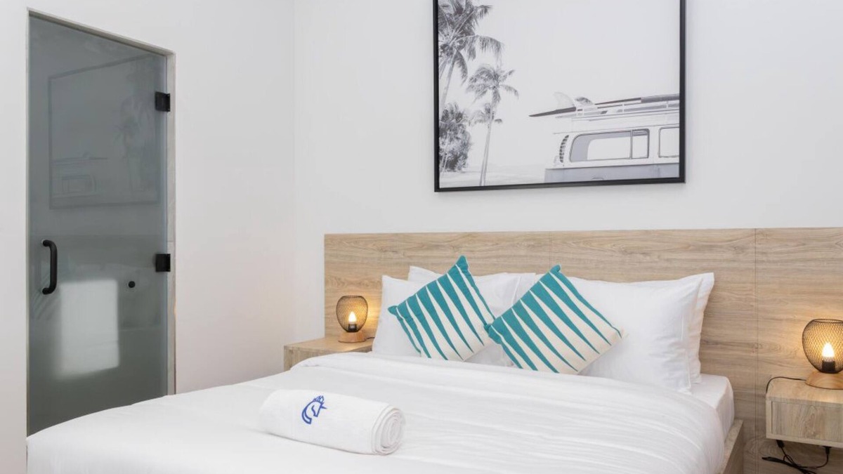 Jumeira 3 House | Coastal Retreat at Full Moon Villa Mavericks Suite
