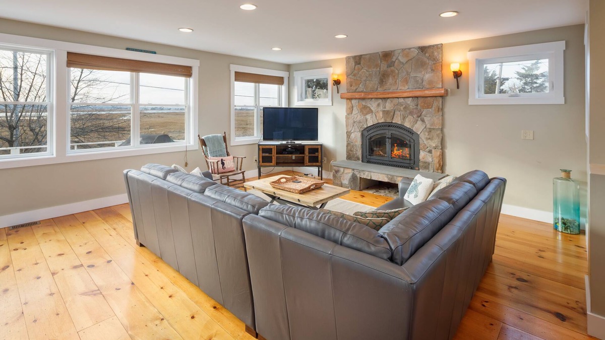 Newbury House | Coastal Retreat in Plum Island – 3 Minutes to the Beach!