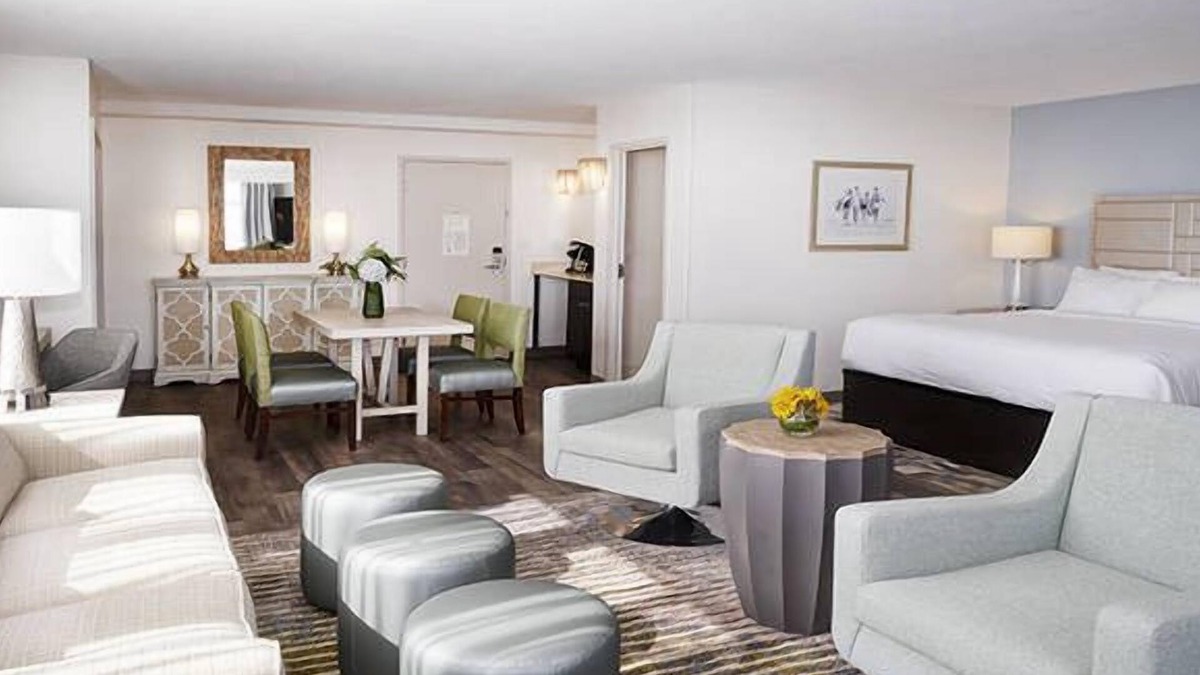 Silver Beach Hotel | Coastal-Style Retreat! Onsite Parking and Pools! Near Woods Hole Aquarium!