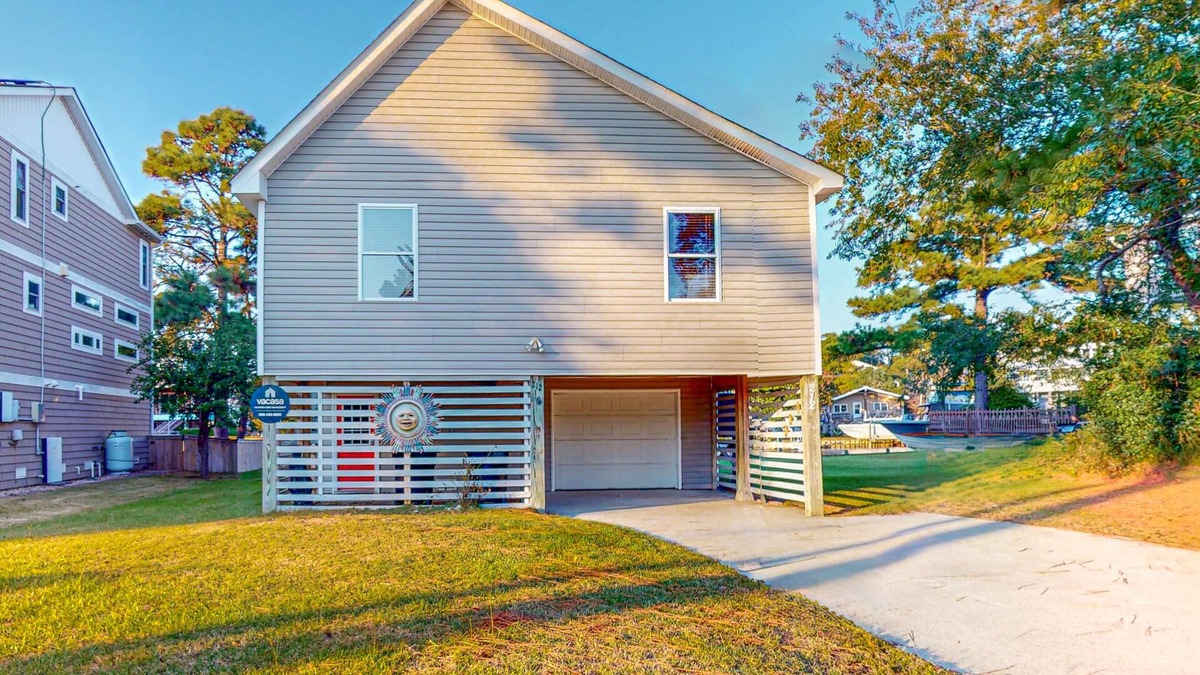 Colington Harbour House | Coastal water view home close to beach and local attractions