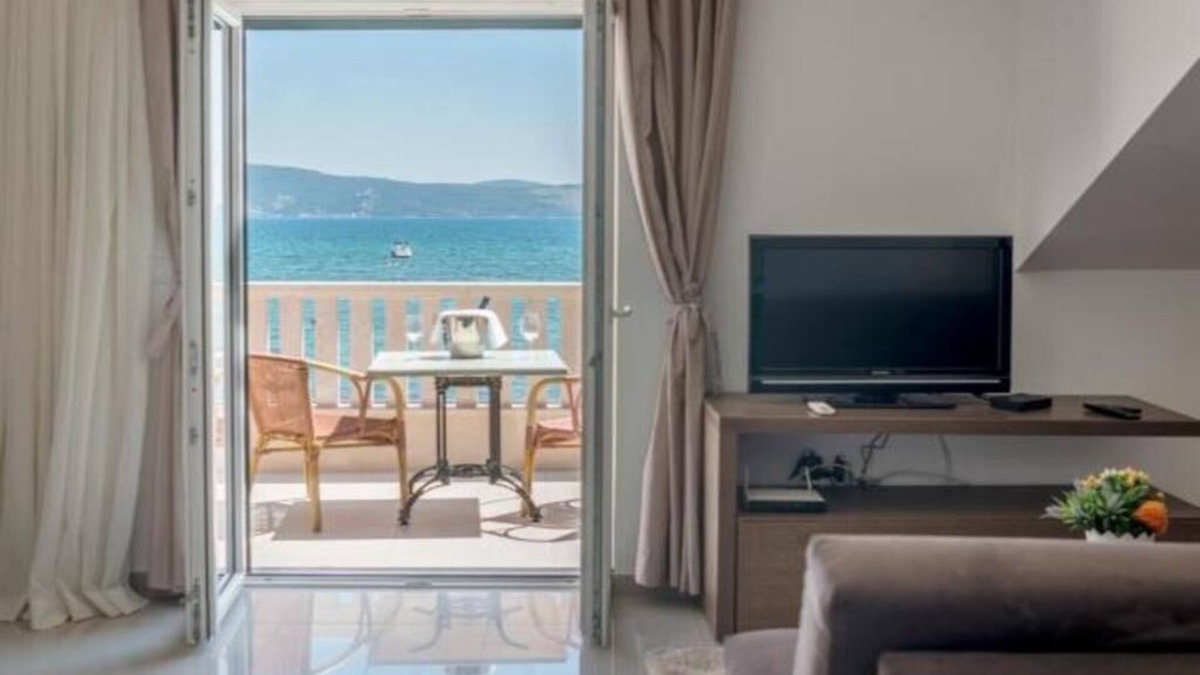 Igalo Apartment | Coastline Apartment with the own Beach