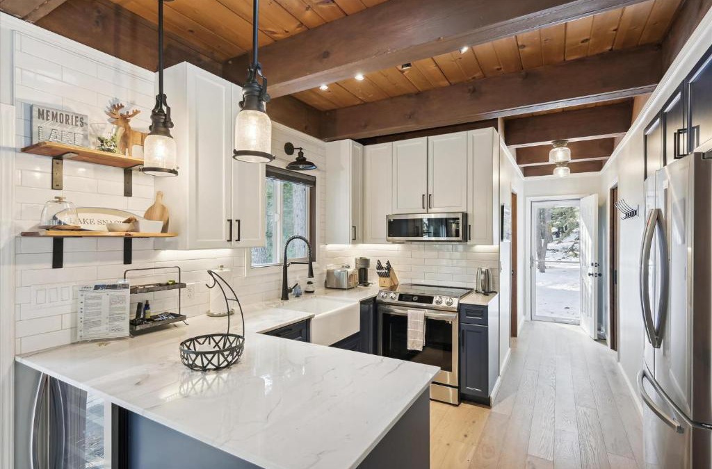 Carnelian Bay House | Cobalt Cabin by Tahoe Getaways - Beautifully Remodeled Pet Friendly 3 BR with Hot Tub & EV