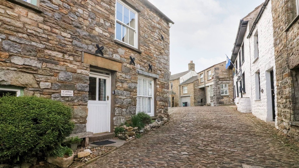 Dent Cottage | COBBLE COTTAGE, pet friendly, character holiday cottage in Dent