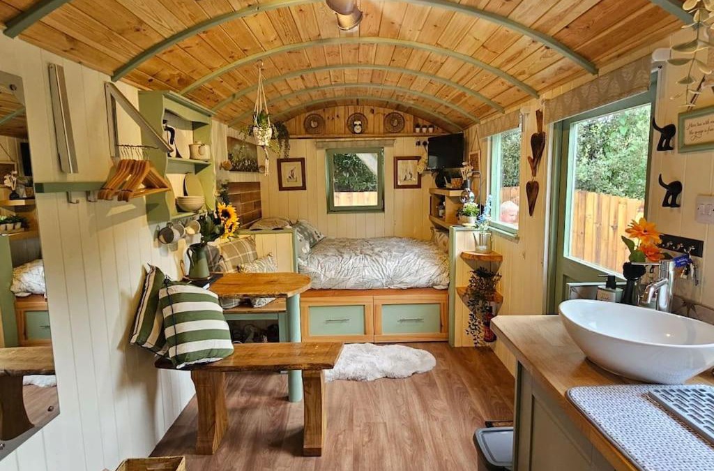 Northampton House | Cobblers Cabin Pet Friendly Cabin