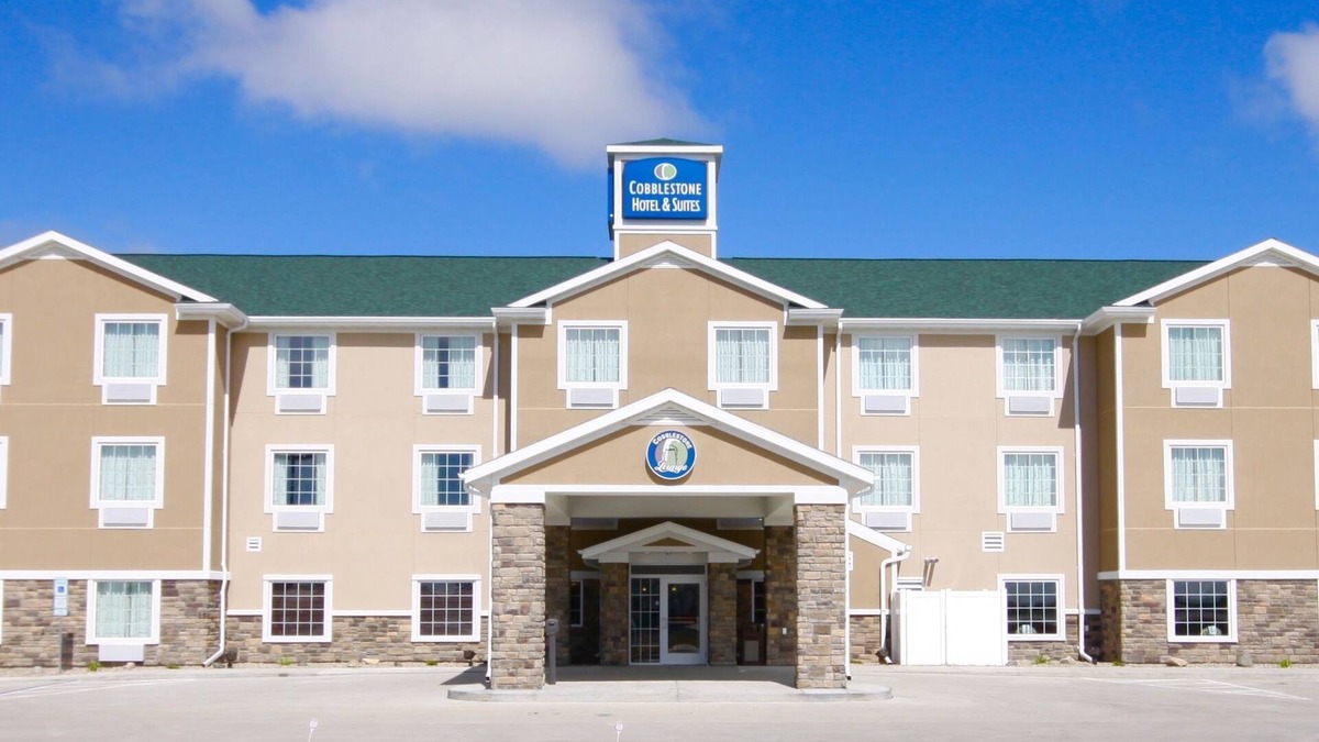 Devils Lake Hotel | Cobblestone Hotel & Suites – Devils Lake