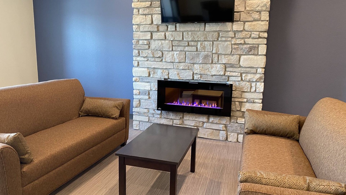 Forest City Hotel | Cobblestone Inn & Suites - Forest City