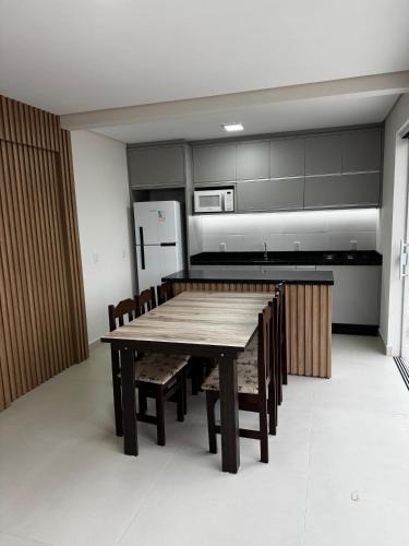 Santinho Apartment | Cobertura 500 m from the sea