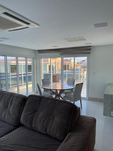 Cabo Frio Apartment | Cobertura duplex na praia do forte.