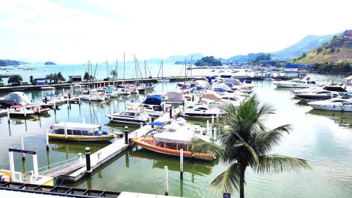 Marinas Apartment | Cobertura frente mar , um andar , na Marina Piratas com estacionamento gratuito
