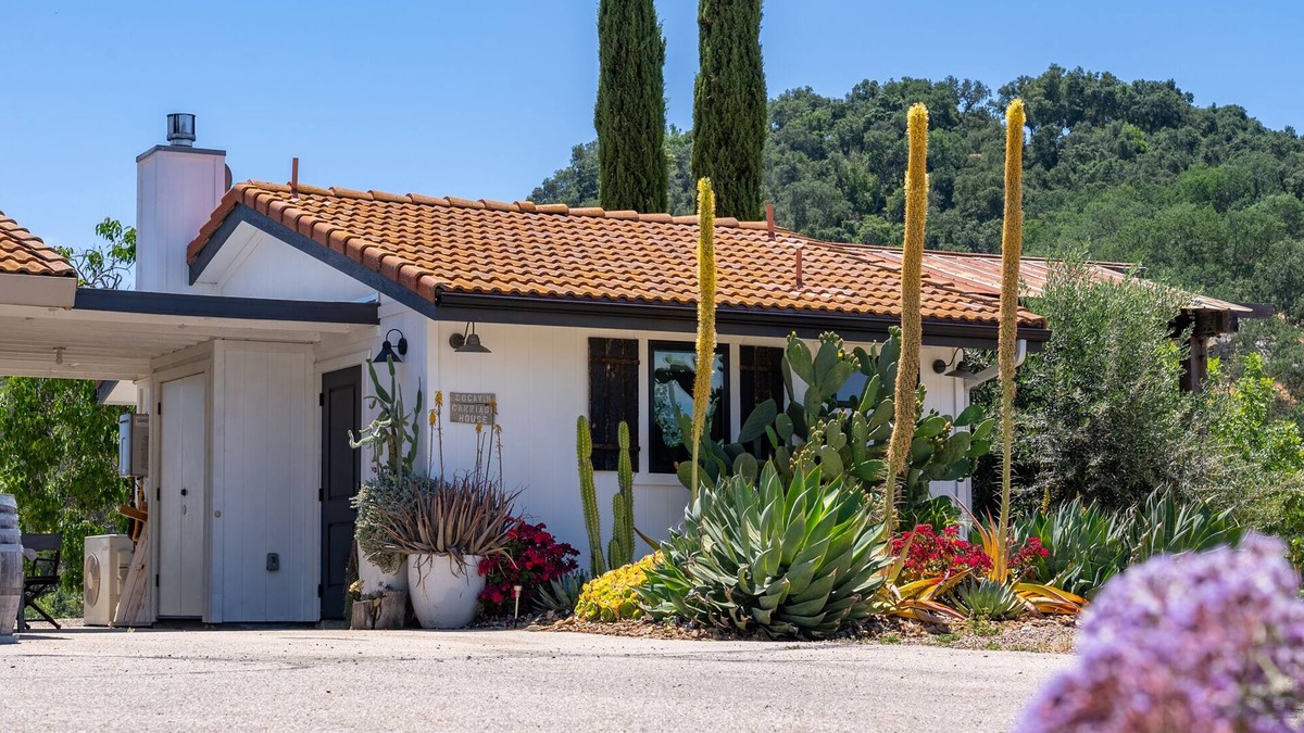 Paso Robles House | Cocavin Carriage House-Exquisite Ambiance and Comfort in Vineyard Setting