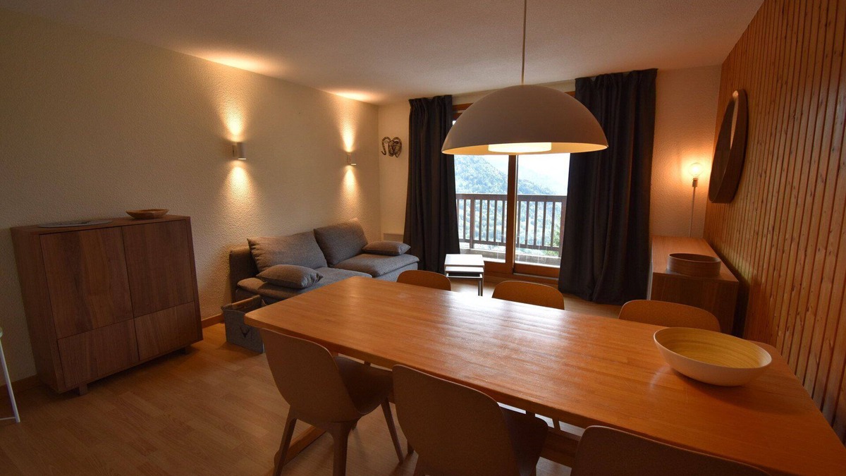 Vaujany Apartment | Cochette I Apt 5 - Three Bedroom Apartment, Sleeps 6