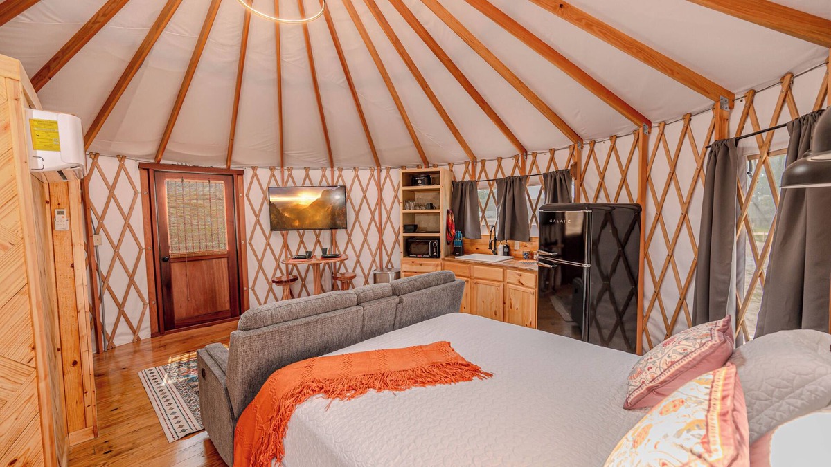 Bandera Cabin | Cockatoo Yurt/Cold A/C! Hot Tub/Grill/Close to Town/River Yurt Village