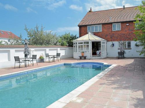 South Hayling House | Cockle Warren