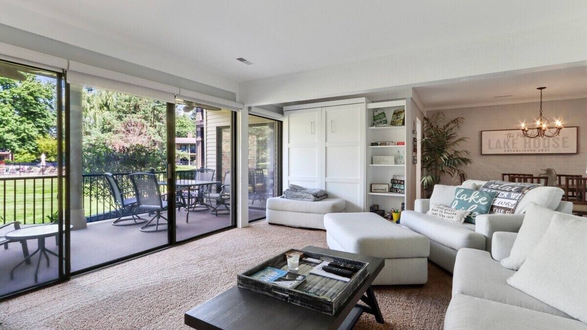 Fontana-on-Geneva Lake Villa | Cocktails & Dreams -Ground Level Abbey Villa Corner Condo |2 Patios |Pool |Natural Lighting |Updated