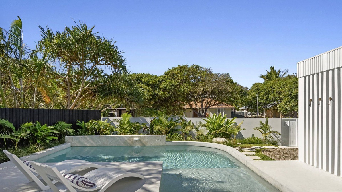 Castaways Beach House | Coco - Castaways Beach