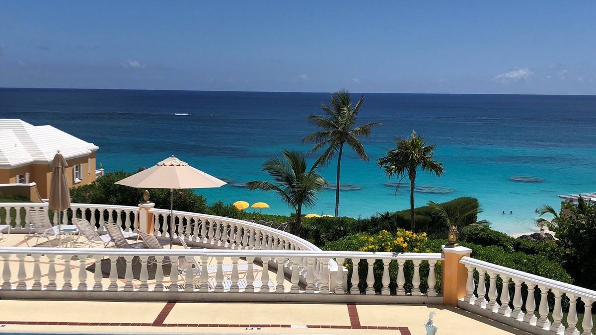 Paget Hotel | Coco Reef Bermuda