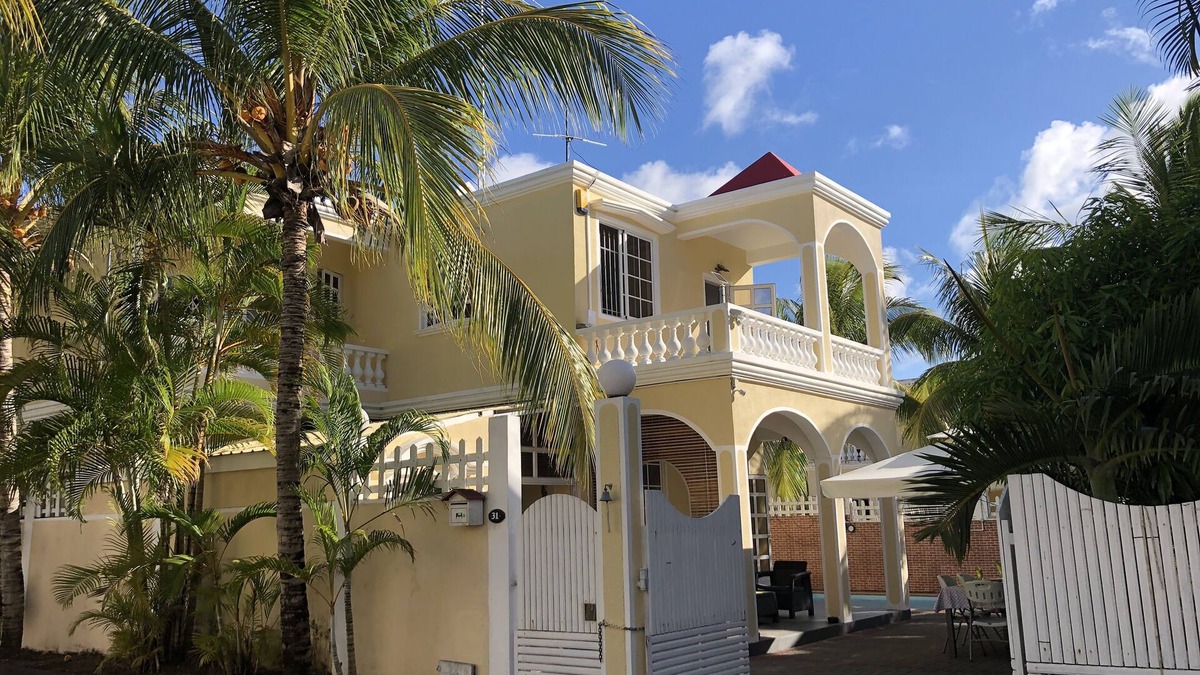 Pereybere Villa | Coco Villa : a 10-minute ‘flip-flop’ ride from Pereybere beach