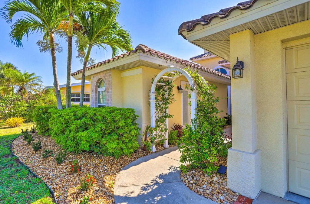 Cocoa Isles Country Club House | Cocoa Beach Studio about 2 Mi to the Sandy Shore!