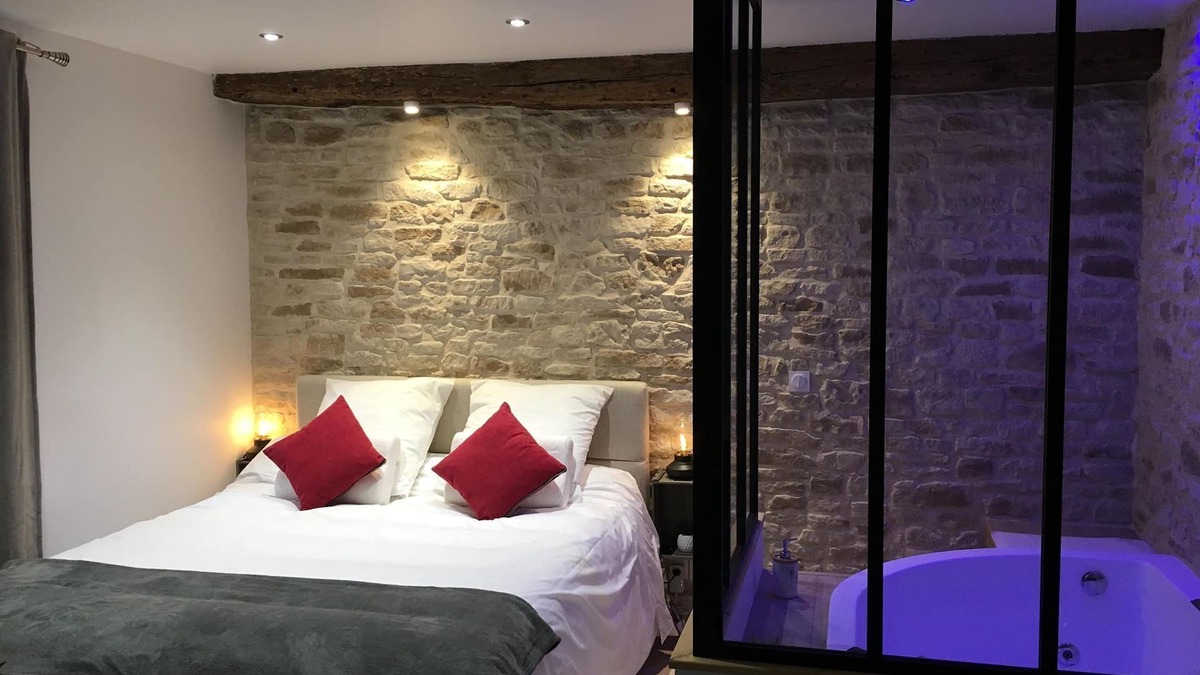 Chartres Apartment | Cocon à Bulles Chic vue Cathédrale Avec Spa-jacuzzi