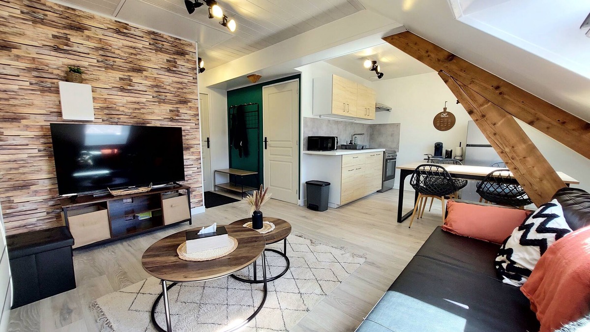 Carignan Apartment | Cocon Sous le Toit, en Plein Centre Ville
