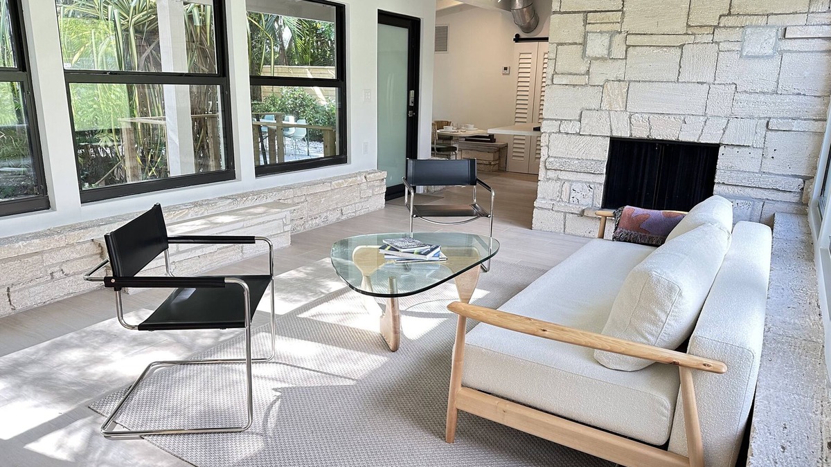 Southwest Coconut Grove House | Coconut Grove Mid-Century Jungle Oasis