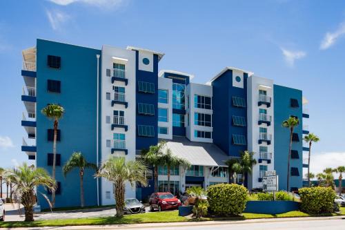 New Smyrna Beach Resort | Coconut Palms Beach Resort II a Ramada by Wyndham