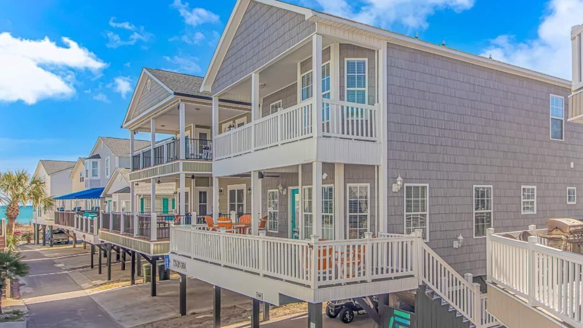 Surfside Beach House | COCONUT TREEHOUSE, 5 bed/3.5 bath, 1 minute walk to beach, Holiday Inn section