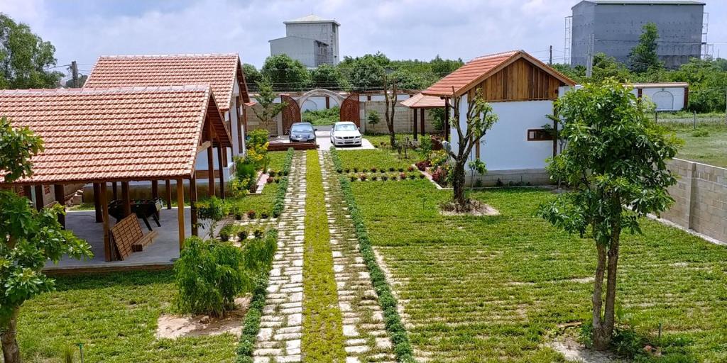 Dat Do Villa | CocoPalm Villa near Beach - Mango room