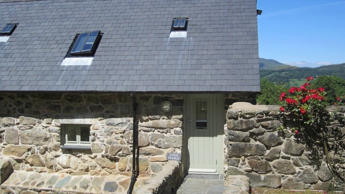 Tabor House | Coed Stable, High quality character barn conversion, underfloor heating
