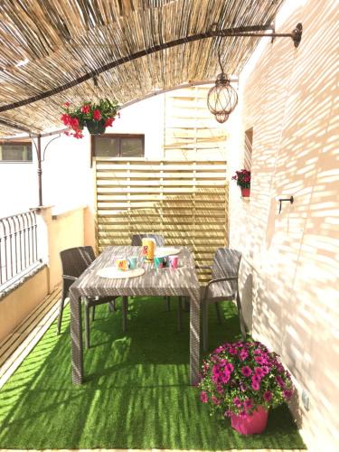 Goudargues Apartment | COEUR de GOUDARGUES! 3 ch, 3 SDB, Extérieur, CLIM