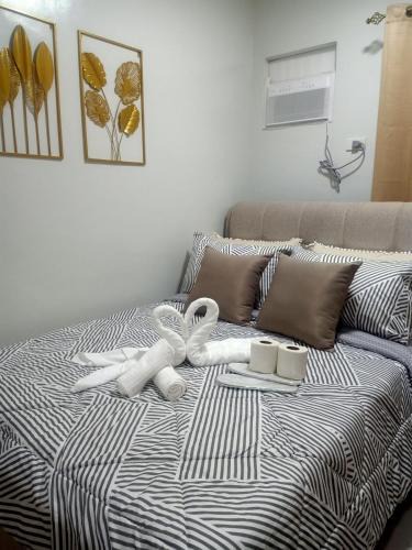 San Dionisio Apartment | Coho Staycation with Free swimming in Las Pinas