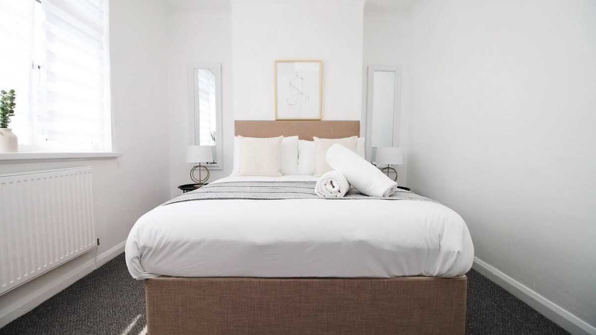 Newport House | Cohost Partners | Stylish 2BR Home w/Free Parking