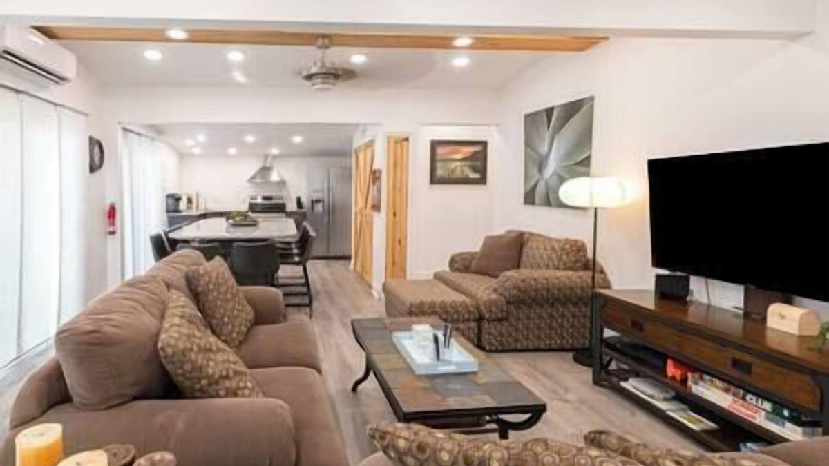 Hamilton House | Colgate Log Cabin #9