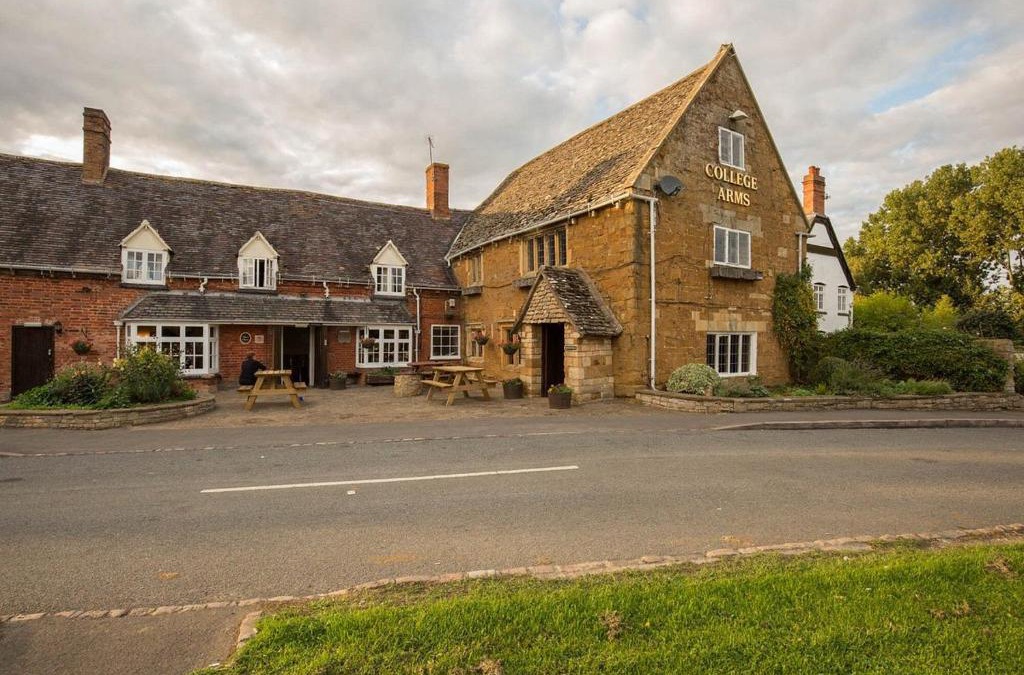 Quedgeley Hotel | College Arms