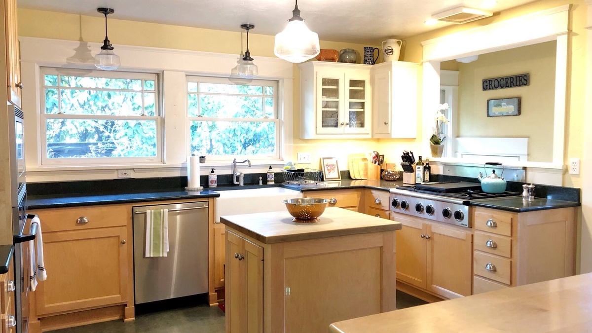 Amazon House | College Sweetheart! 2 blocks from UO on a beautiful street!