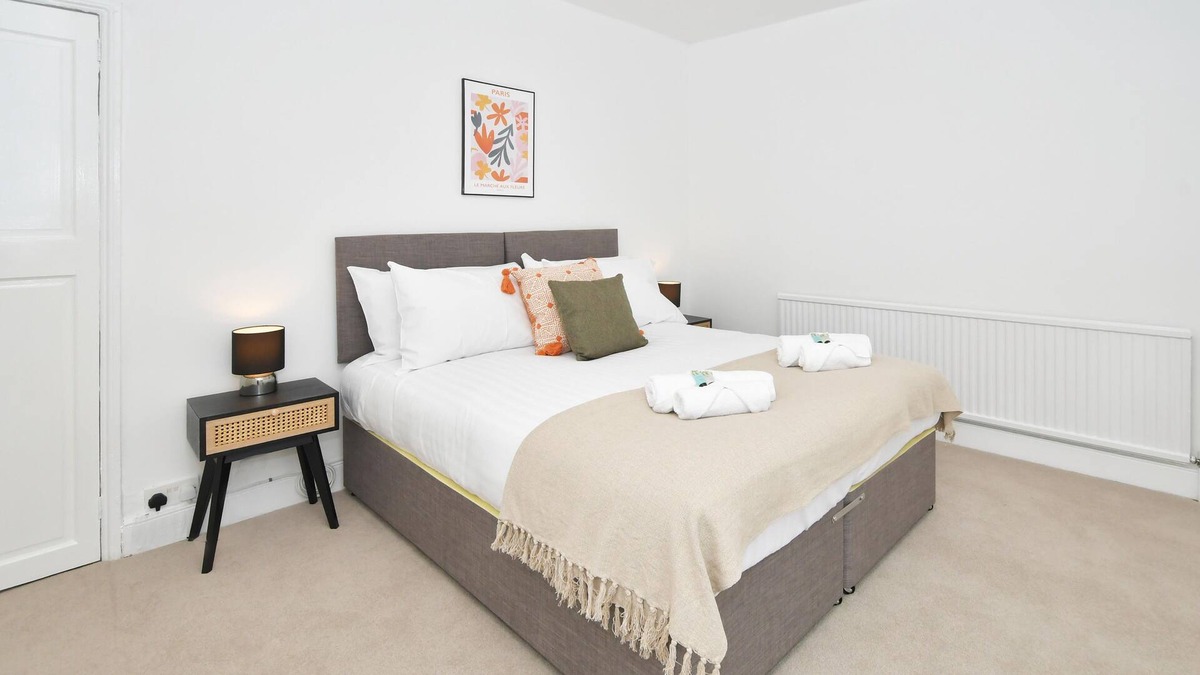 Newcastle-Under-Lyme House | Colliery House by YourStays