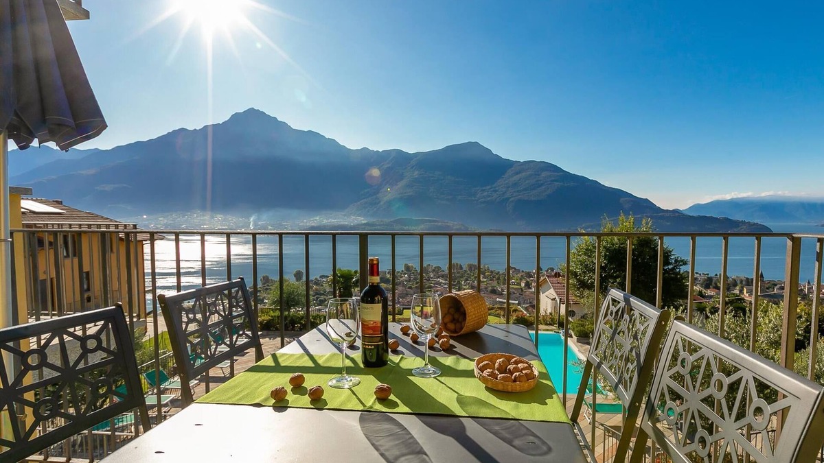 Vercana Apartment | Collina Carolea Holiday Apartment with Pool