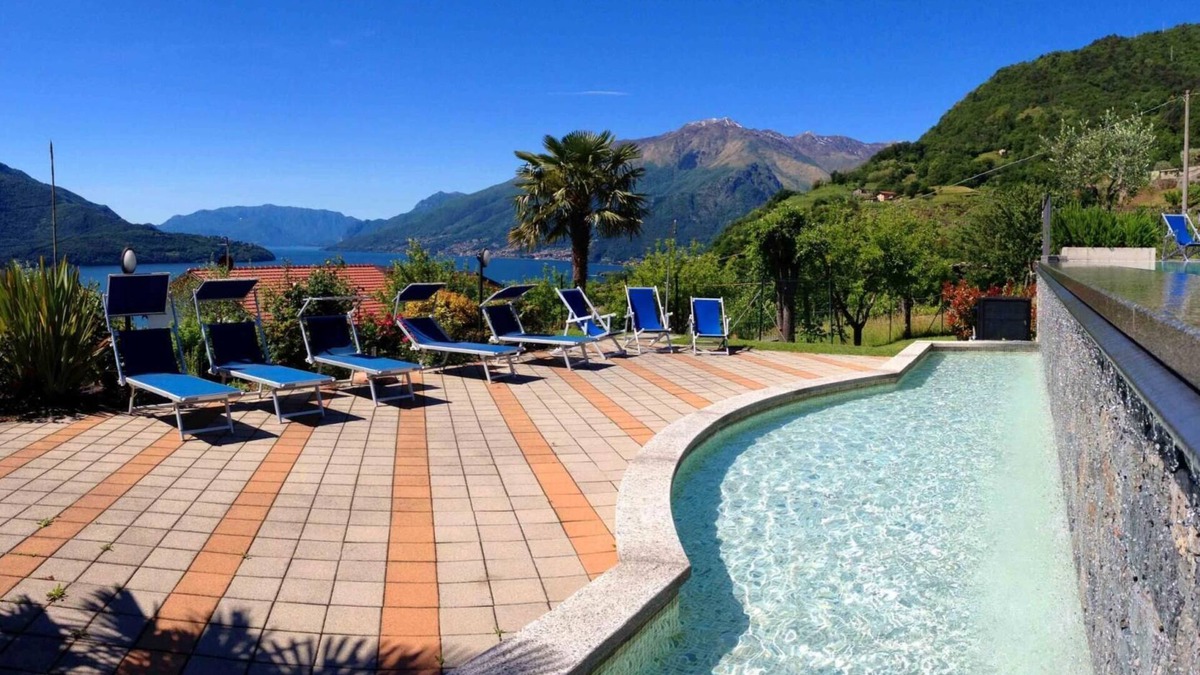 Vercana Apartment | Collina Coratina Holiday Apartment with Pool