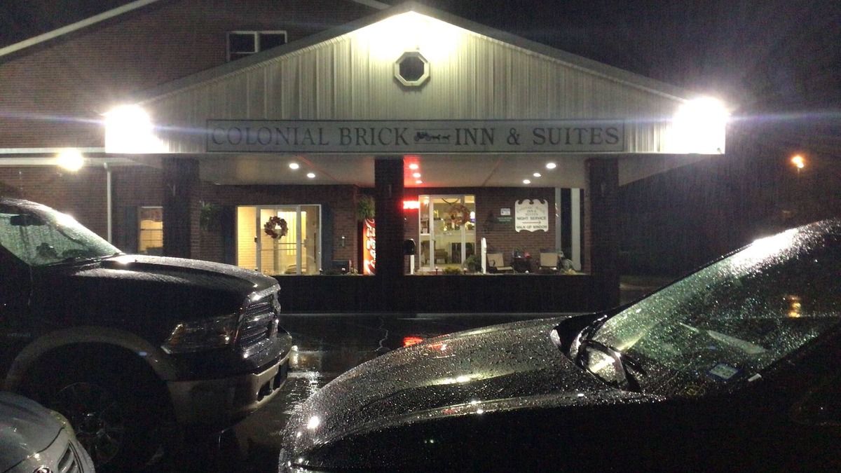 Morton Hotel | Colonial Brick Inn & Suites
