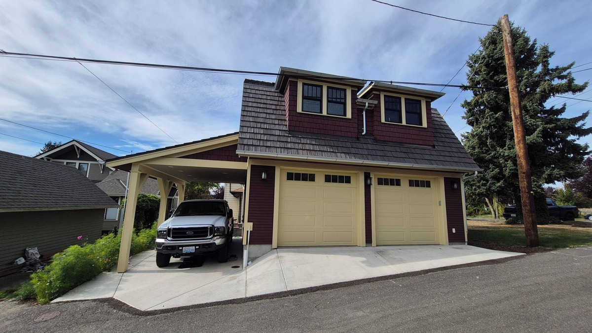 Northwest Everett Apartment | Colonial Flat in NW Everett