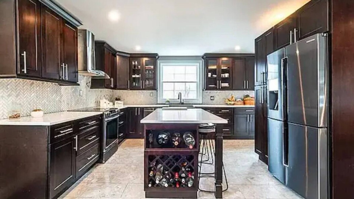 Meriden House | Colonial home near Hiking Trail