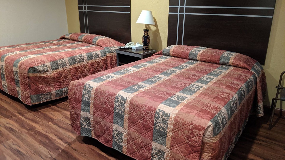 Hammond Hotel | Colonial Inn