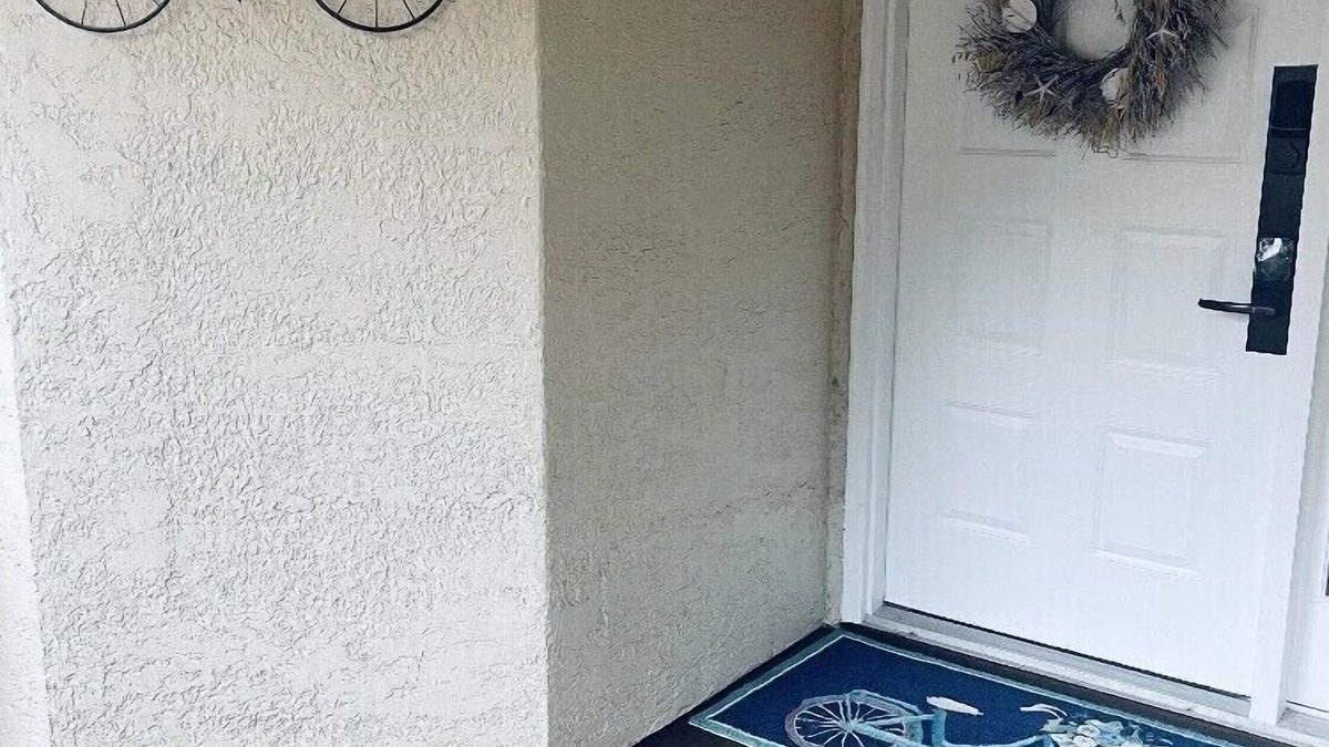 Shipyard Plantation Villa | Colonnade Club, 2 bed-2 bath-Super clean, Short walk to the Beach-by Owner!