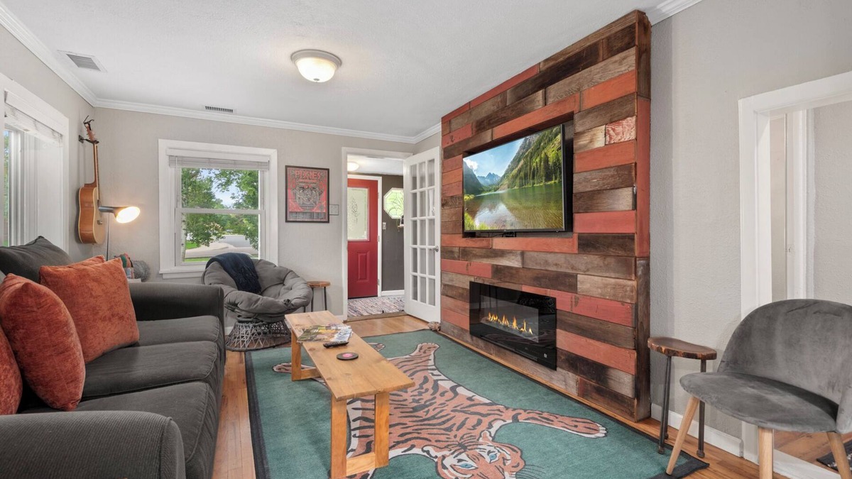 Barths House | Colorado Cozy Cottage by Red Rocks & Denver