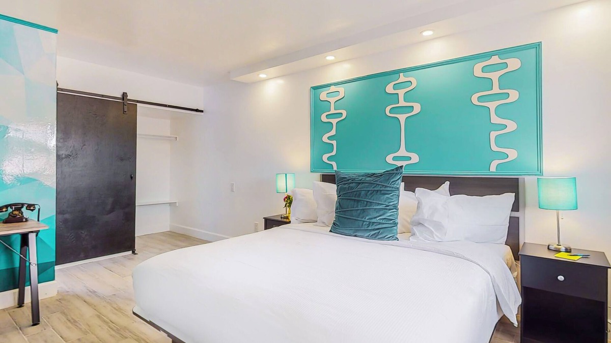 Nob Hill Hotel | Colorful Family Suite in Nobhill