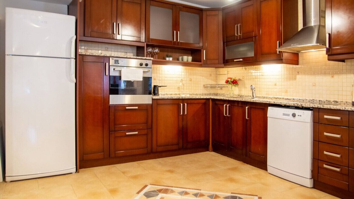 Karsiyaka Apartment | Colorful Flat near Karsiyaka Coast in Karsiyaka