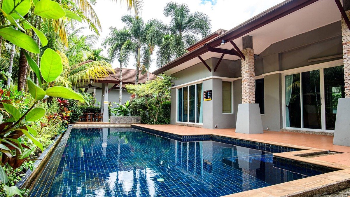 Thep Kasattri Hotel | Colorful Pool Villa